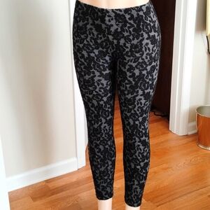 Flower print leggings size medium/Large stretch